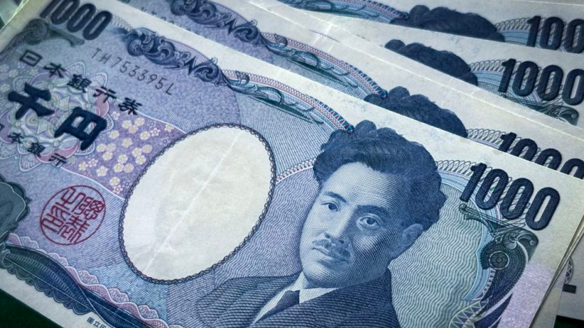 日圓跌至近一個月新低 逼近160「干預區」